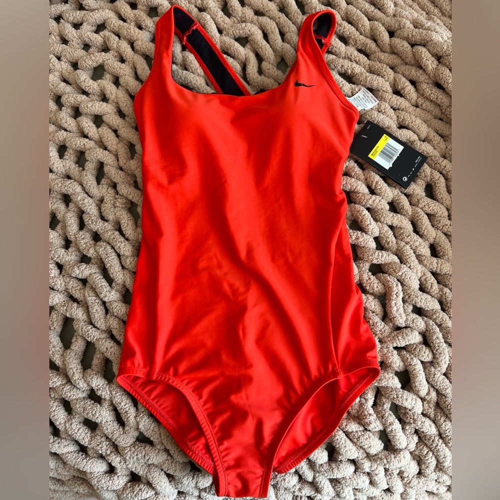 NIKE Hydralock swimsuit NWT